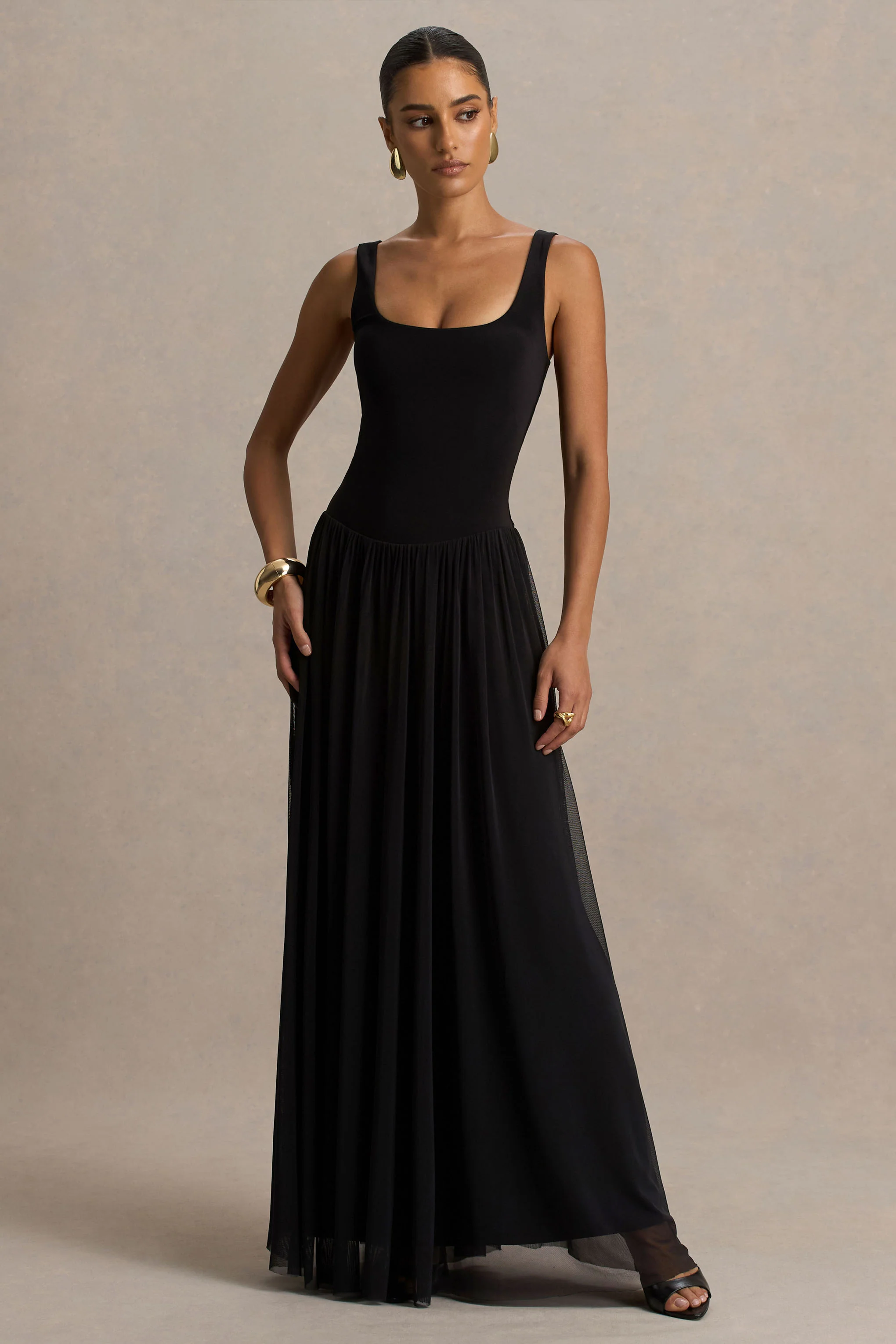 14834-amelia-black-scoop-neck-maxi-dress-with-drop-waist-and-pleating-1.webp
