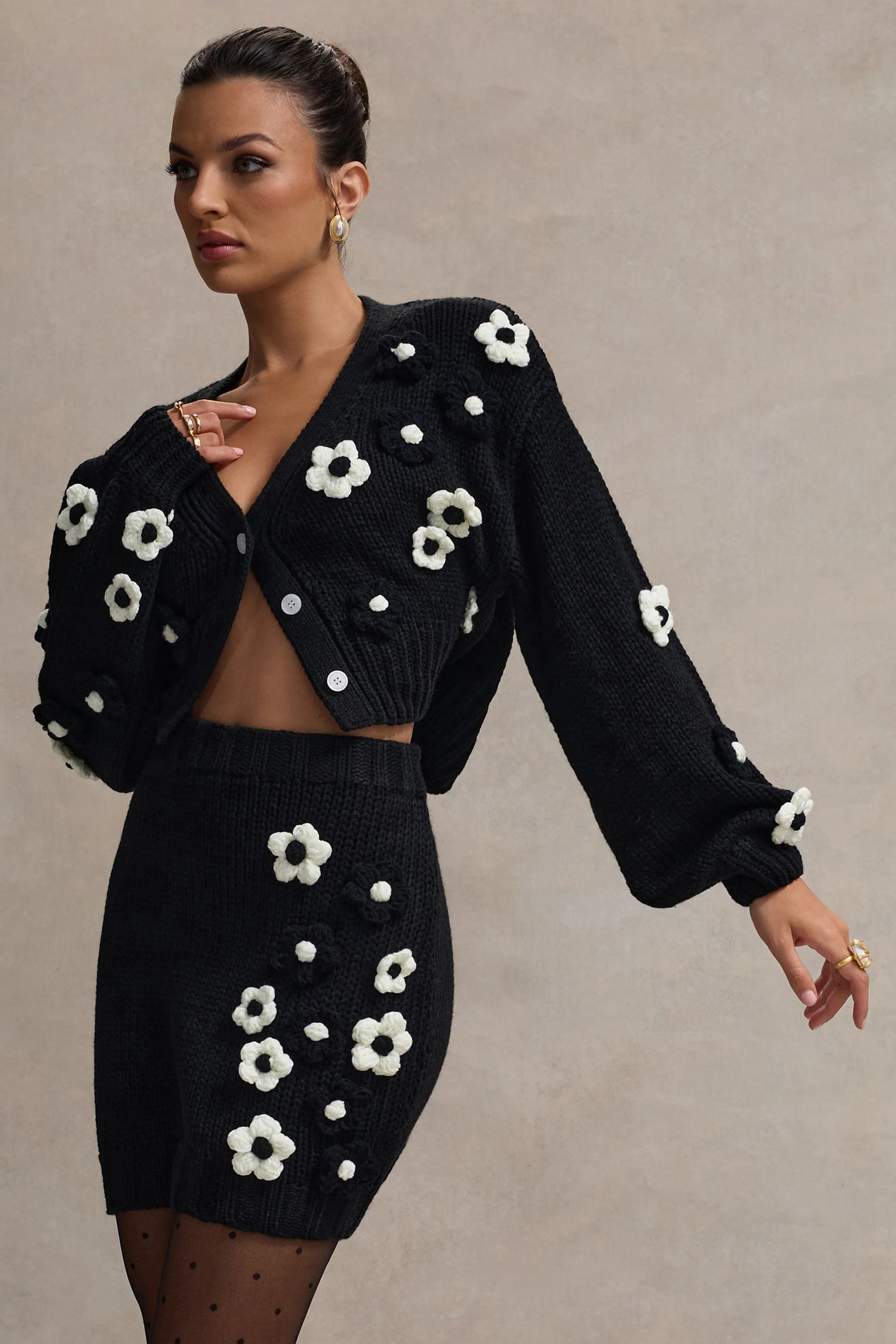 21302-triomphe-black-white-knit-floral-mini-skirt-1.webp