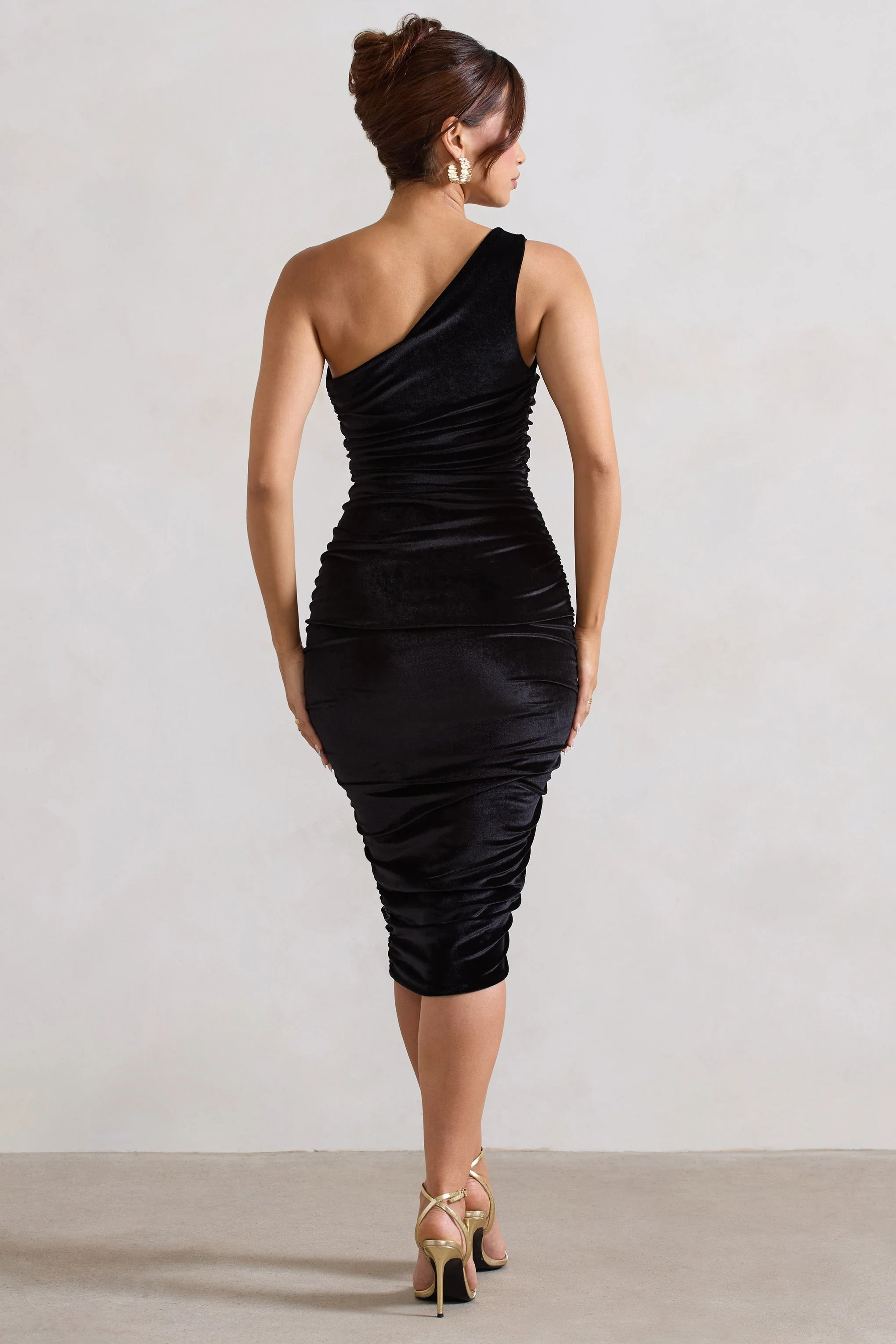 636-back-for-more-black-velvet-one-shoulder-ruched-midi-dress-1.webp