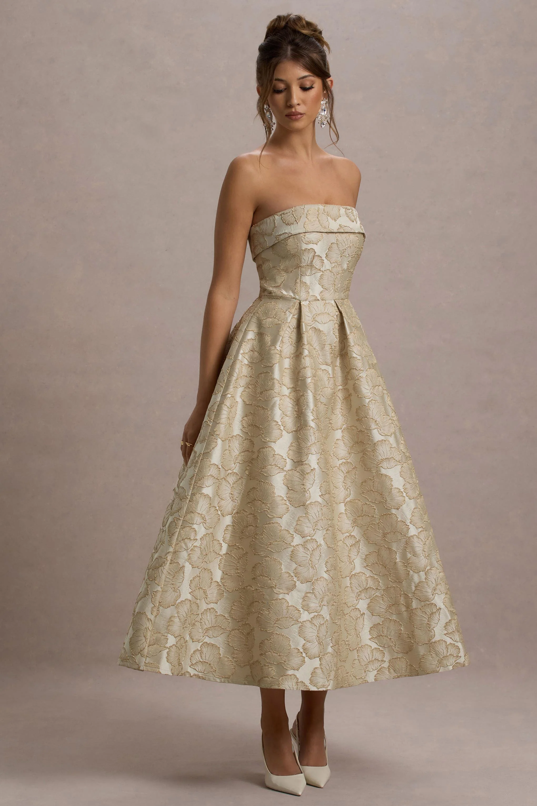 6909-zuma-gold-metallic-jacquard-strapless-midi-dress-1.webp